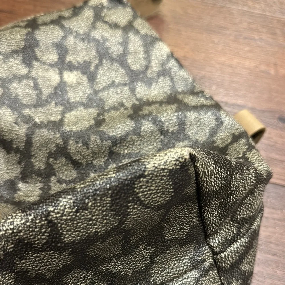 Yves Saint Laurent Pre Owned printed Signature Weekend Duffel Bag.